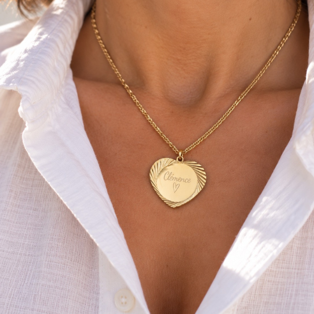 Collier personnalisé médaille gravée coeur travaillé en acier inoxydable