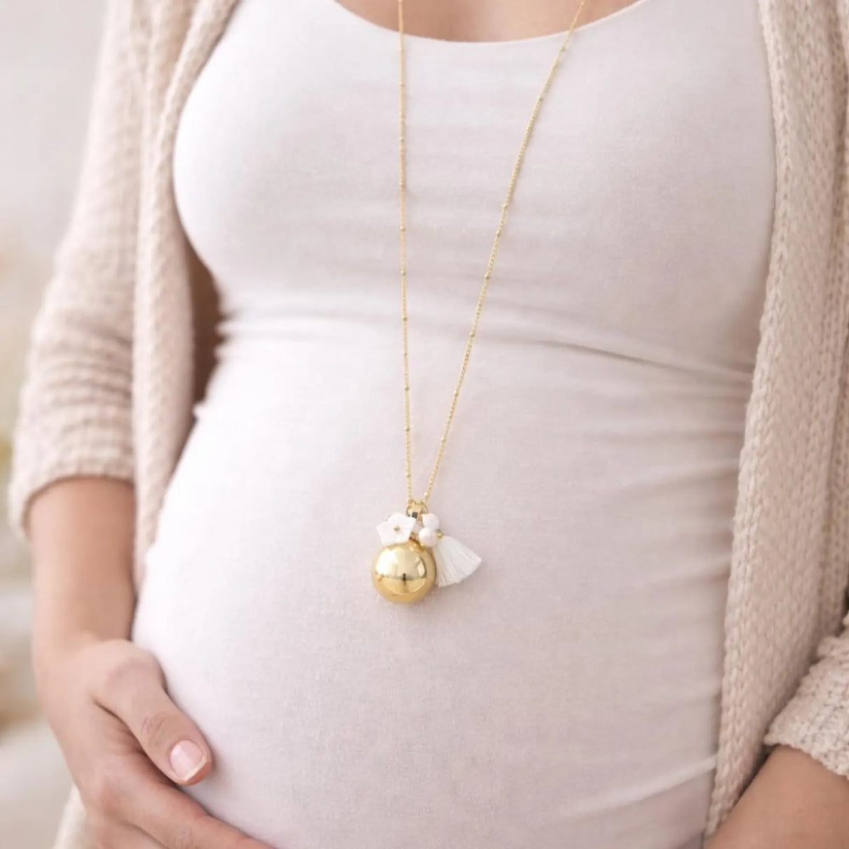 Bola de grossesse doré fleur nacre pompon perle d'eau douce