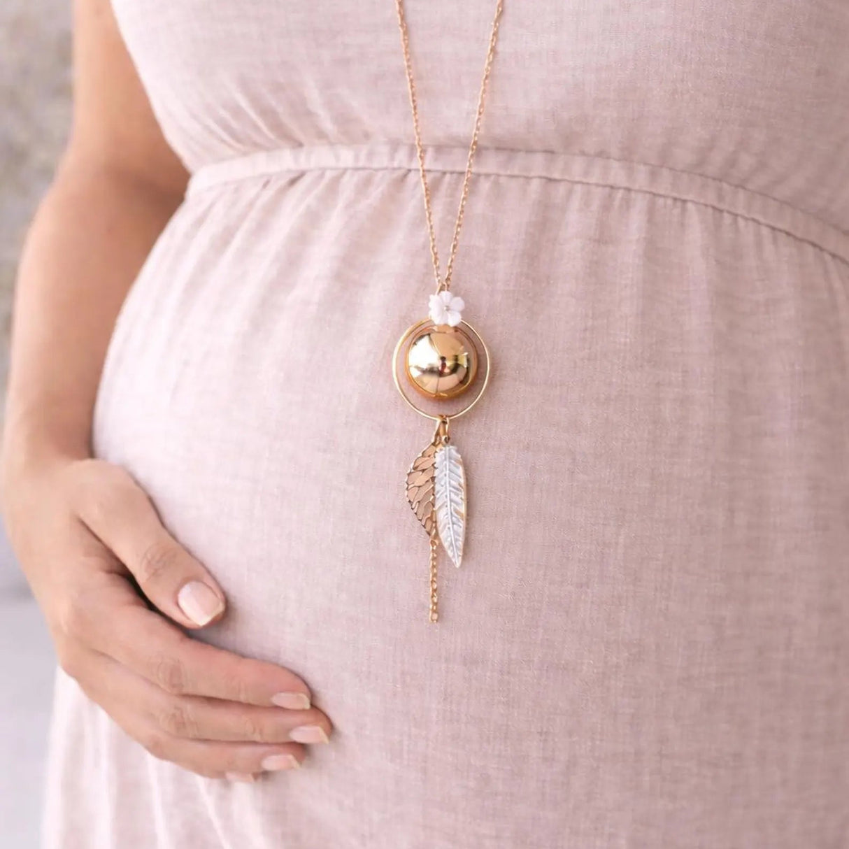 Bola de grossesse doré rose lisse anneau fleur de nacre pendentif plume feuille