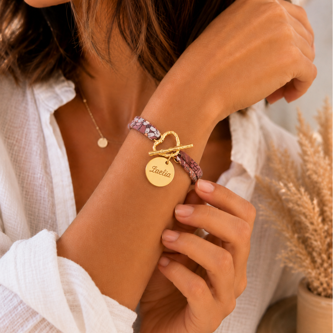 Bracelet liberty fermoir en T coeur martelé personnalisé médaille gravée