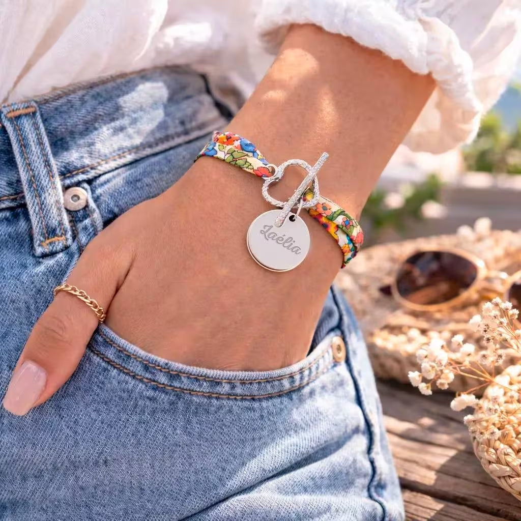 Bracelet liberty fermoir en T coeur martelé personnalisé médaille gravée