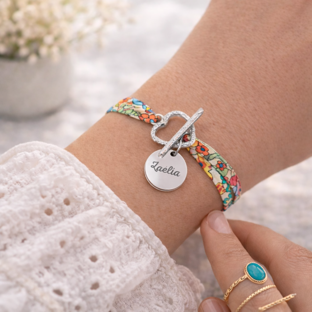 Bracelet liberty fermoir en T coeur martelé personnalisé médaille gravée