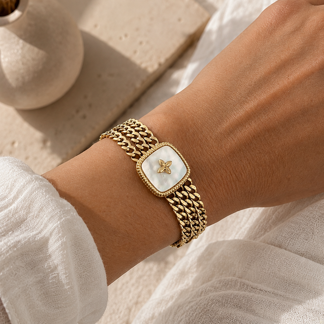Bracelet maille triple rangs avec médaille ornée d'une pierre en acier inoxydable