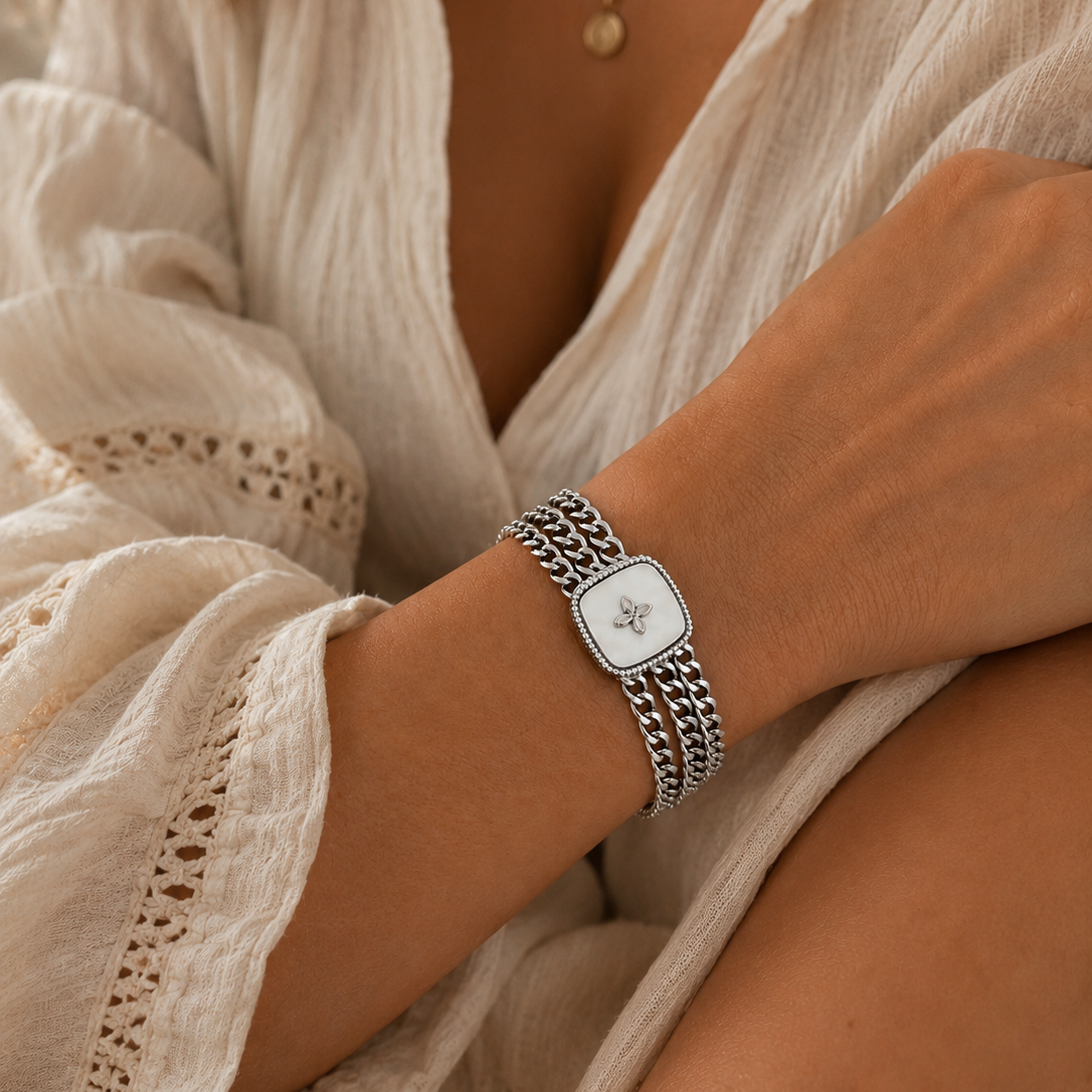 Bracelet maille triple rangs avec médaille ornée d'une pierre en acier inoxydable