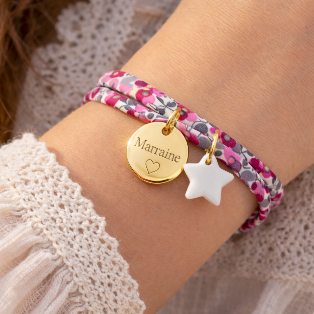 Bracelet personnalisé médaille gravée breloque nacre