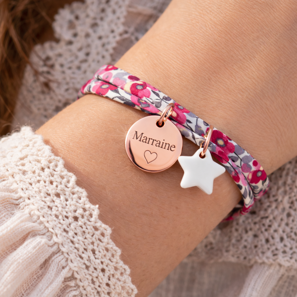 Bracelet personnalisé médaille gravée breloque nacre