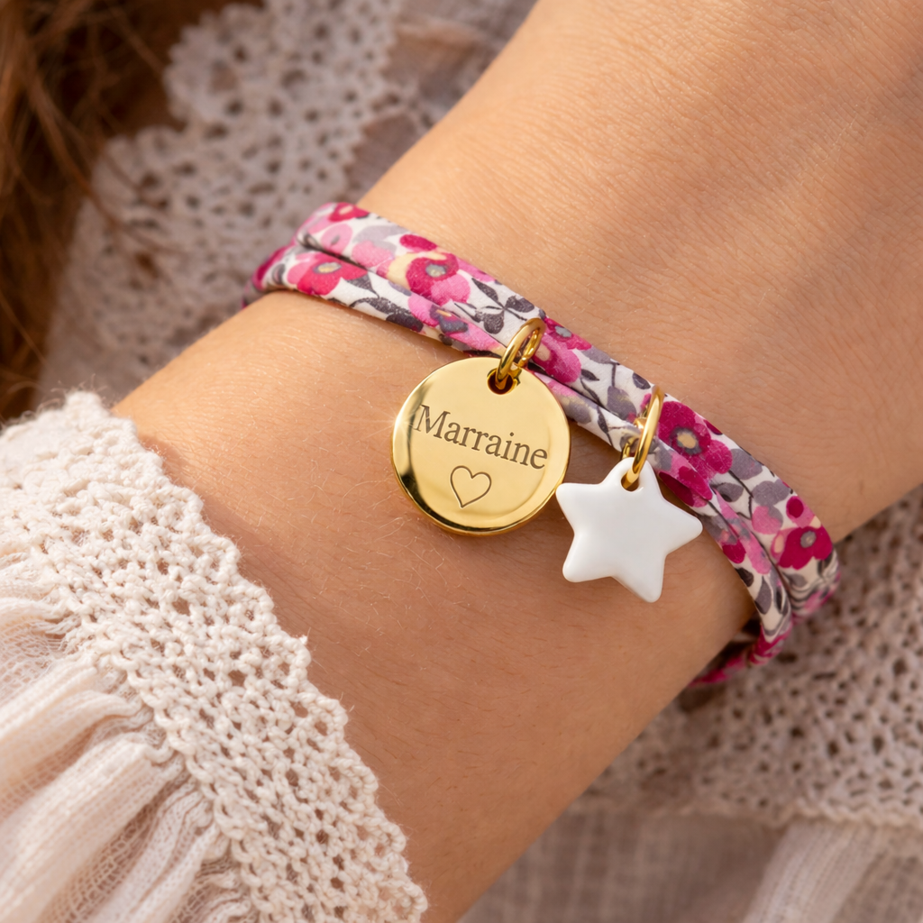 Bracelet personnalisé médaille gravée breloque nacre