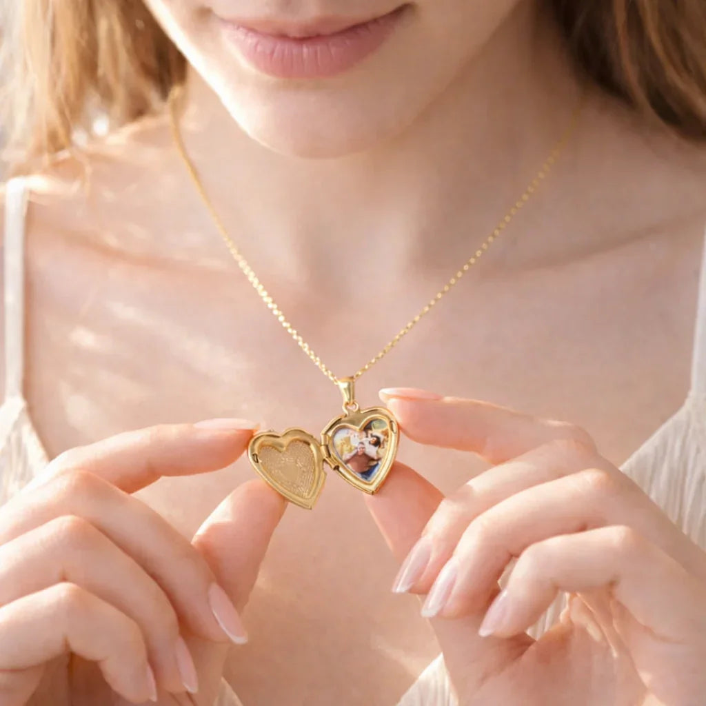 Collier photo personnalisé médaillon coeur motif gravé acier inoxydable Collier photo personnalisé médaillon coeur motif gravé acier inoxydable - 1 photo | Creabibenval