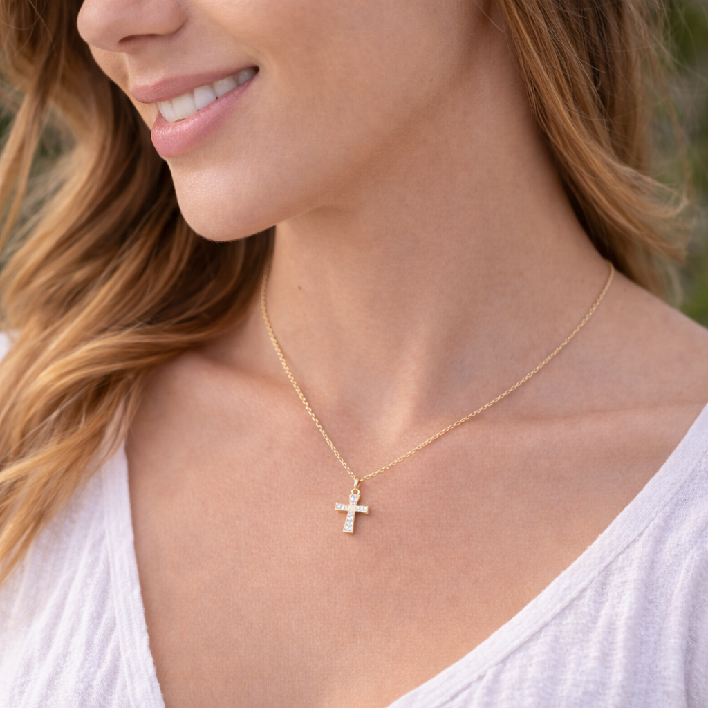 Collier petite croix chrétienne or strass acier inoxydable femme