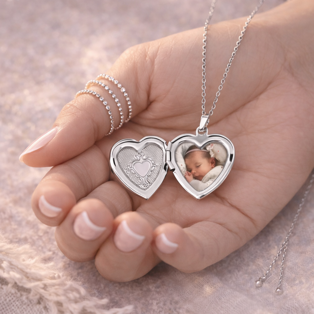 Collier photo personnalisé médaillon coeur motif gravé acier inoxydable