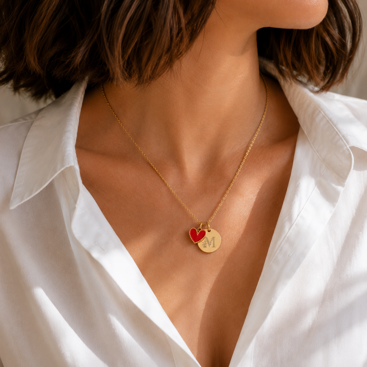 Collier personnalisé médaille gravée lettre fleur initiale en acier inoxydable coeur rouge