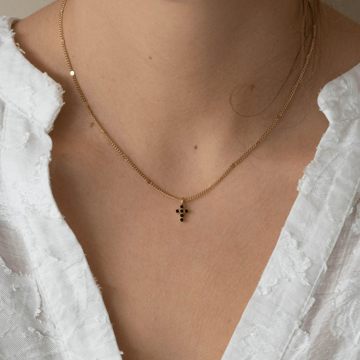 Collier petite croix chrétienne or zirconium acier inoxydable femme