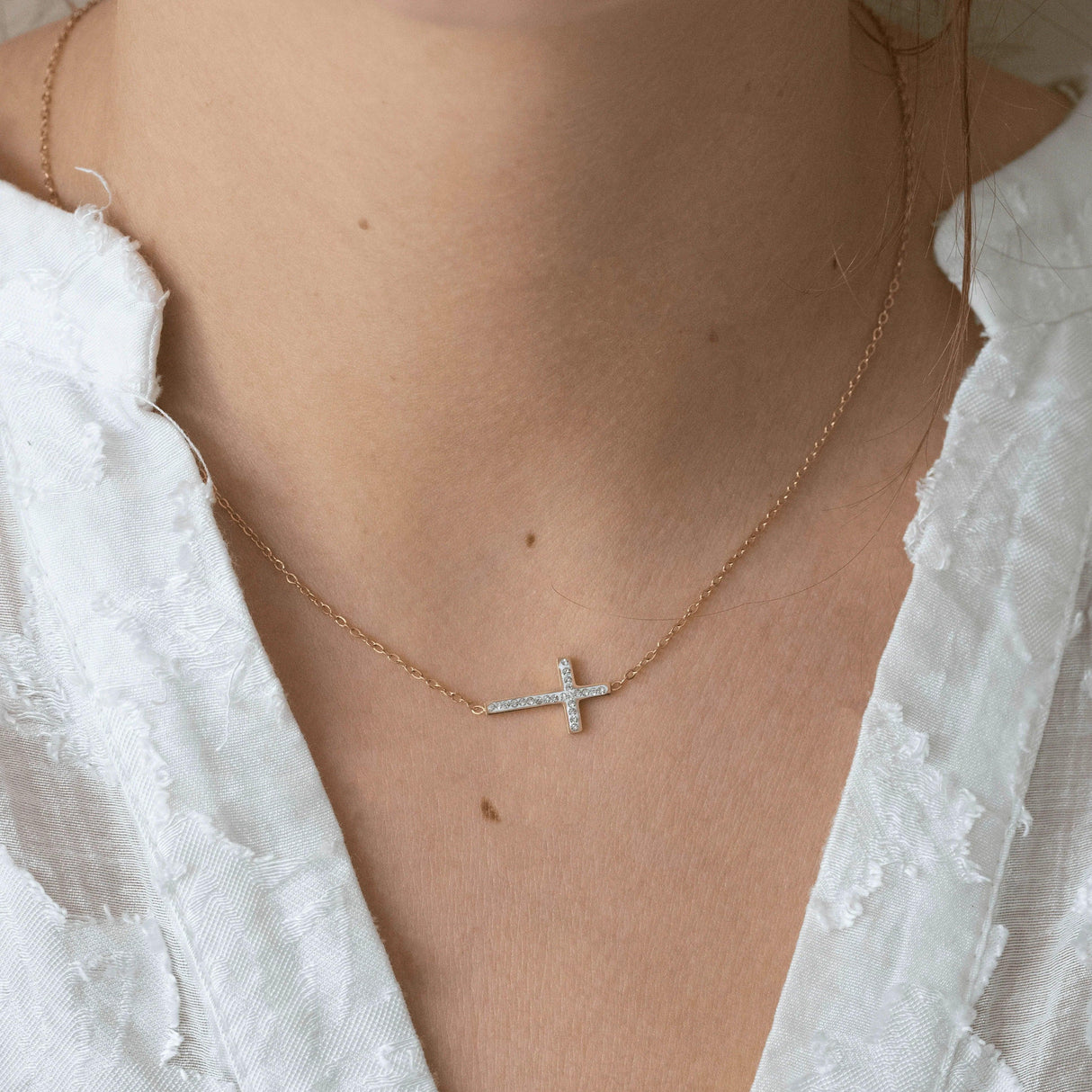 Collier croix horizontale strass ras de cou or acier inoxydable