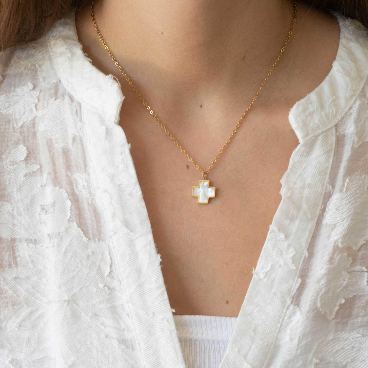 Collier croix chrétienne or avec pendentif croix nacre en acier inoxydable pour femme