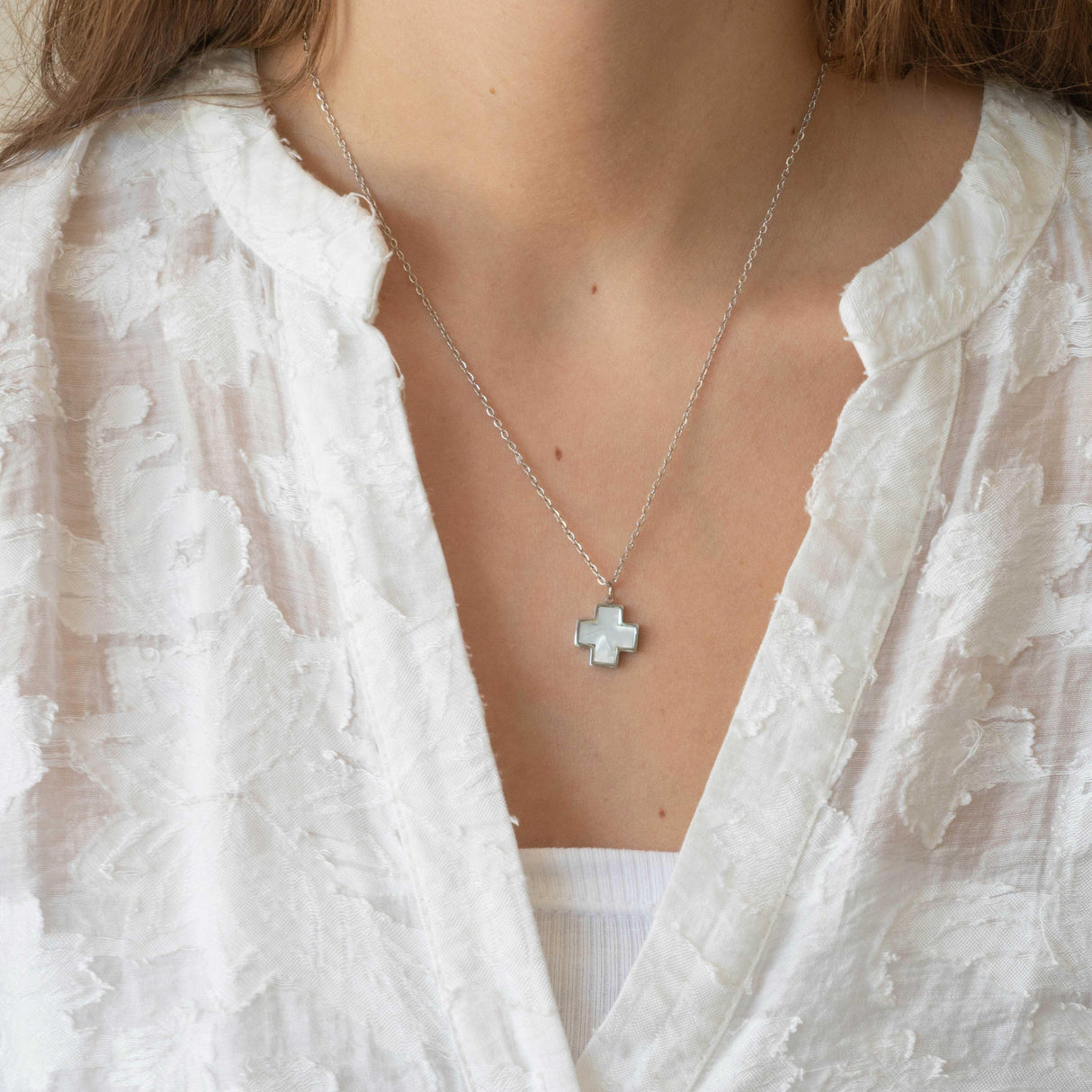 Collier croix chrétienne argenté avec pendentif croix nacre en acier inoxydable pour femme