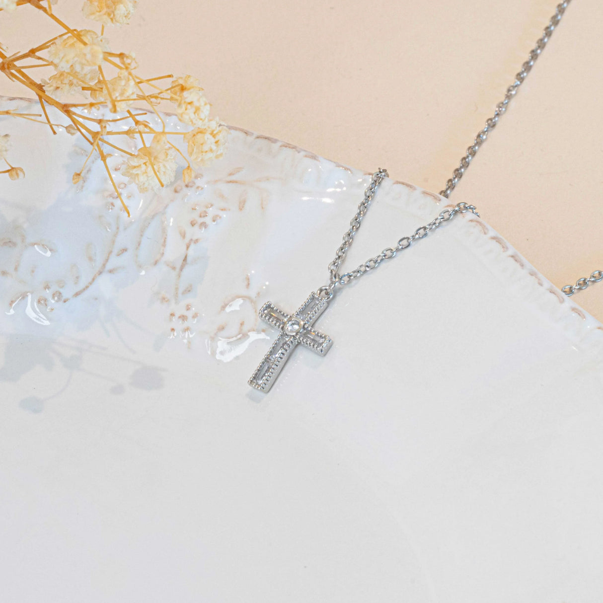 Collier petite croix chrétienne strass argent acier inoxydable pour femme