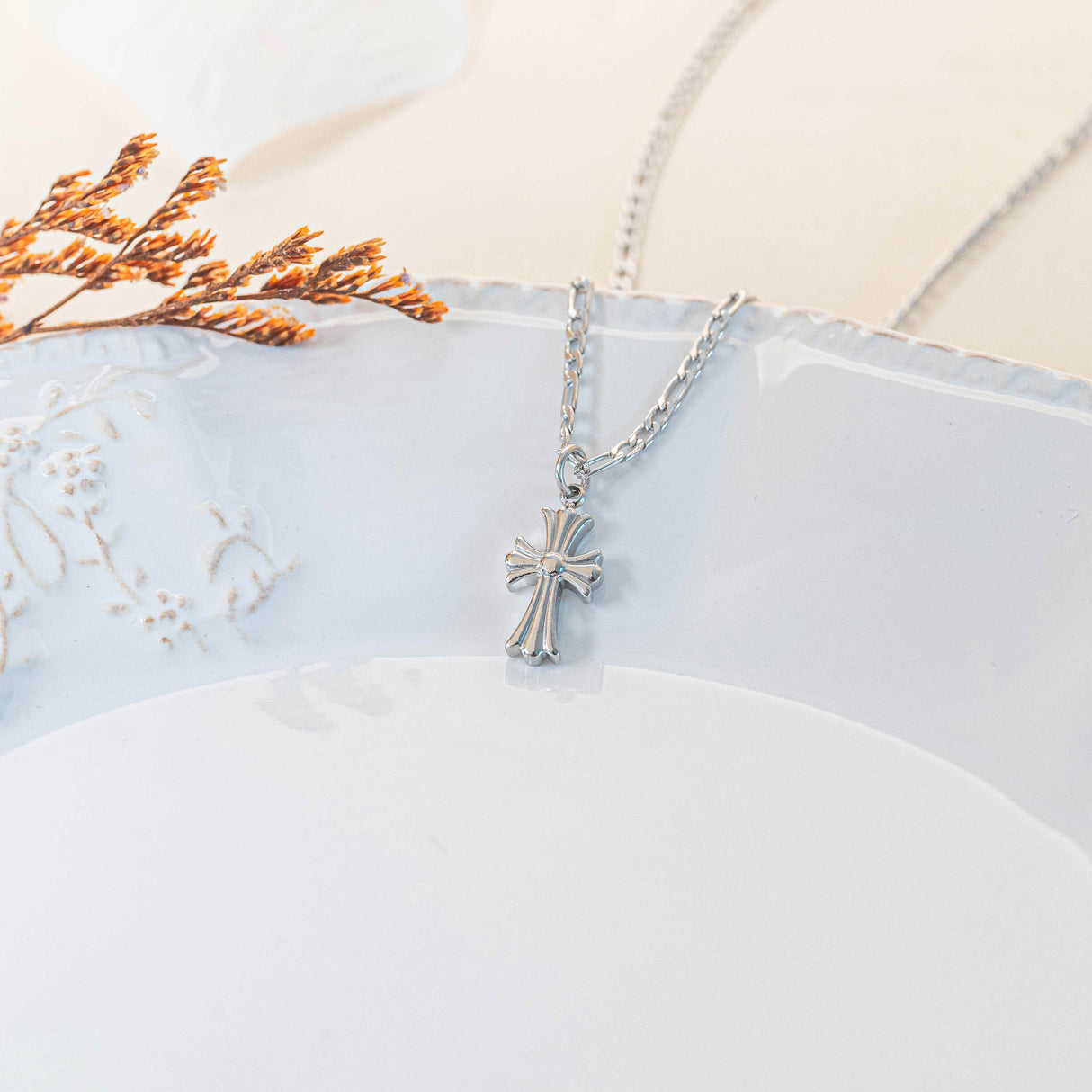 Collier petite croix chrétienne acier inoxydable argent pour femme