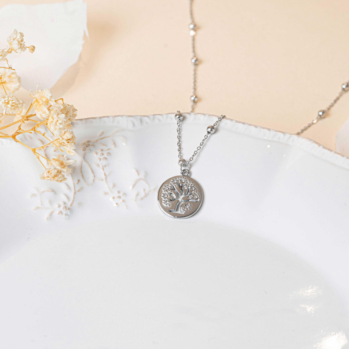 Collier arbre de vie ajouré serti d'oxydes de zirconium acier inoxydable chaine forçat femme