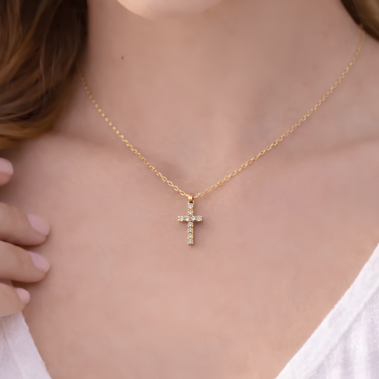 Collier petite croix avec strass en acier inoxydable Collier petite croix avec strass en acier inoxydable - Doré | Creabibenval