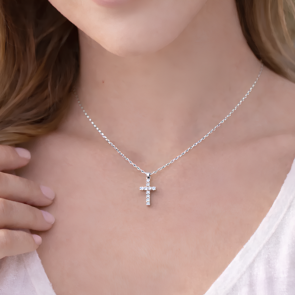 Collier petite croix avec strass en acier inoxydable Collier petite croix avec strass en acier inoxydable - Argenté | Creabibenval