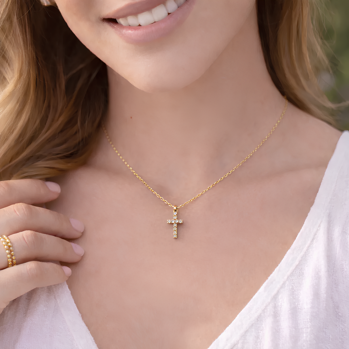 Collier petite croix avec strass en acier inoxydable Collier petite croix avec strass en acier inoxydable - Doré | Creabibenval