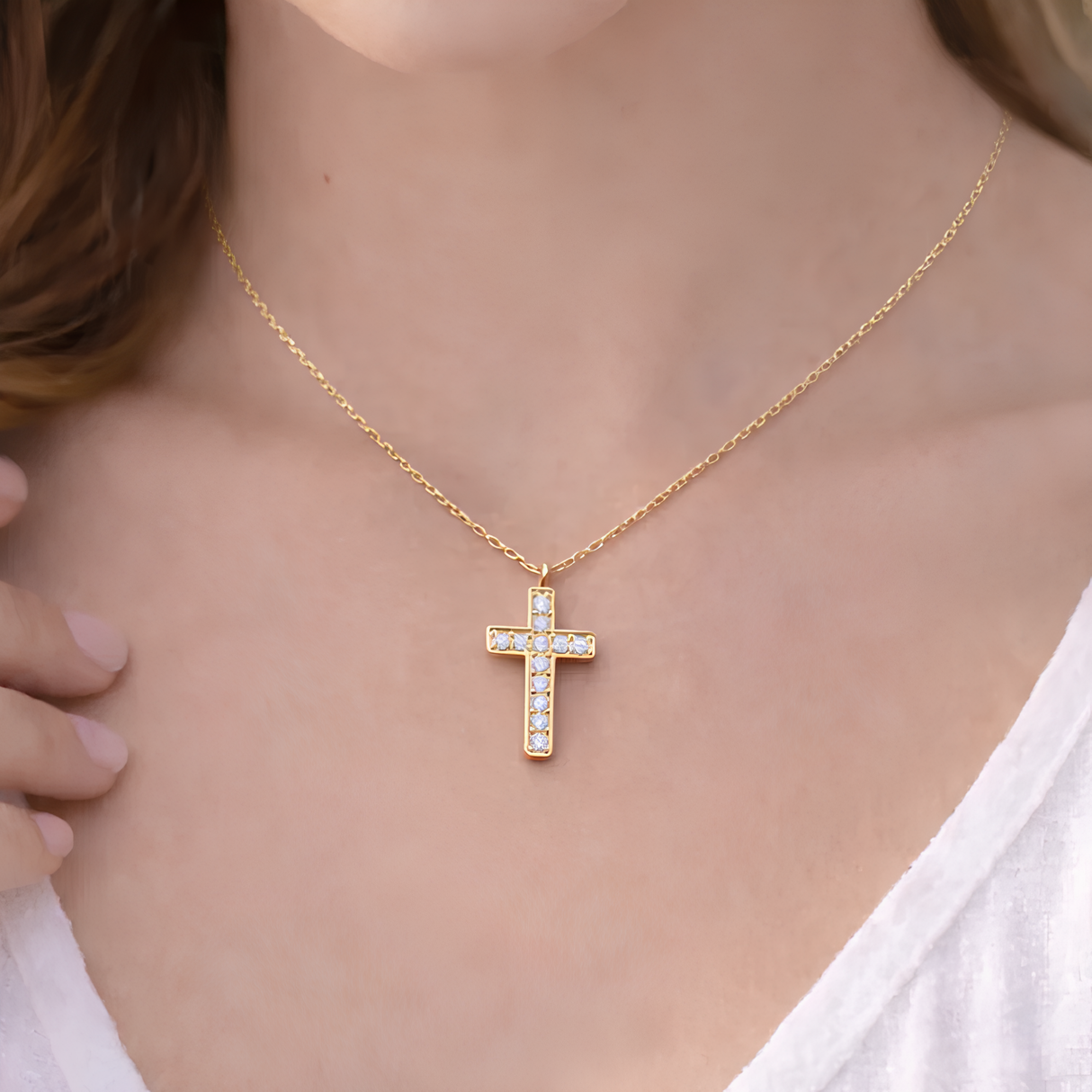 Collier croix avec strass en acier inoxydable Collier croix avec strass en acier inoxydable - Doré | Creabibenval