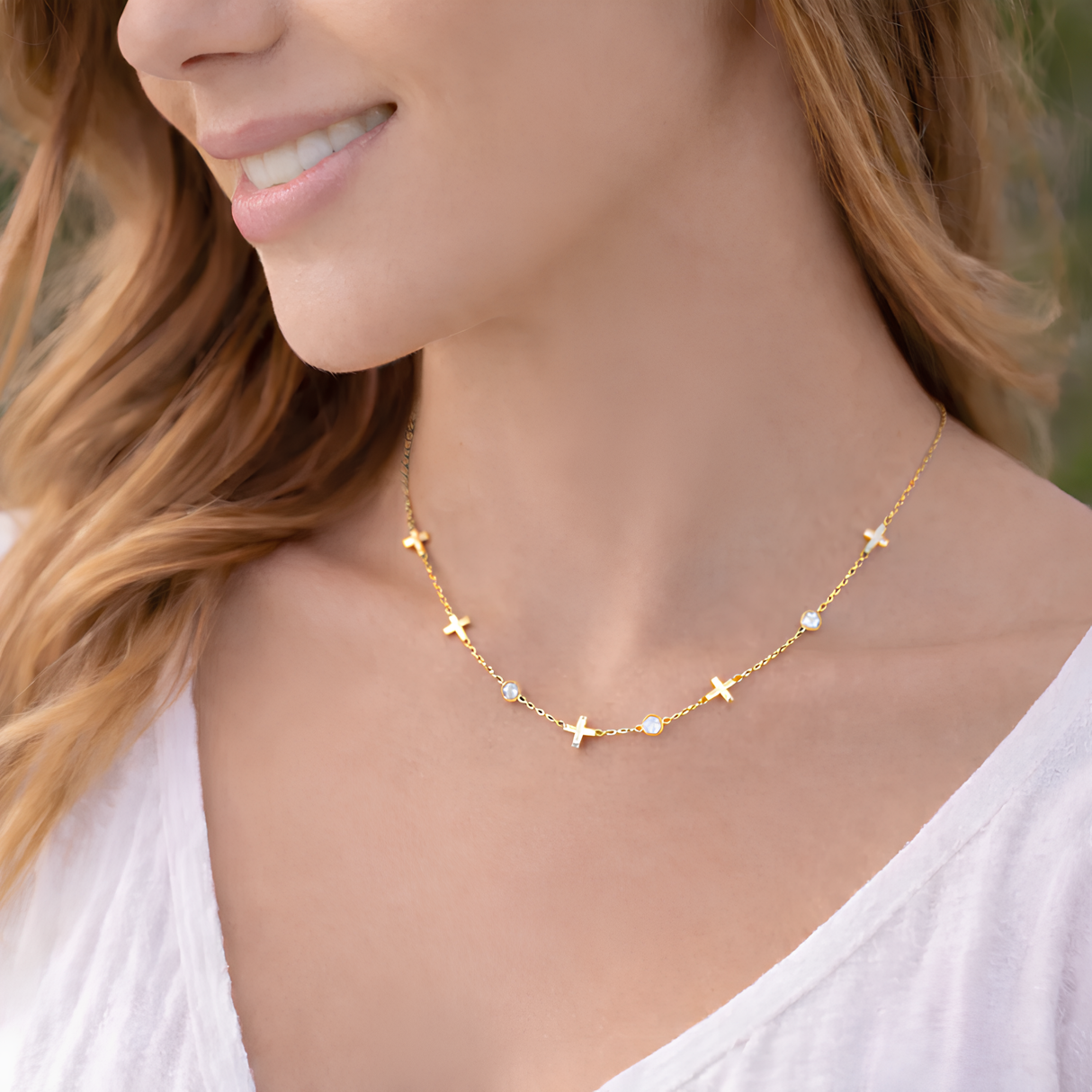 Collier croix avec strass en acier inoxydable Collier croix avec strass en acier inoxydable - Doré | Creabibenval