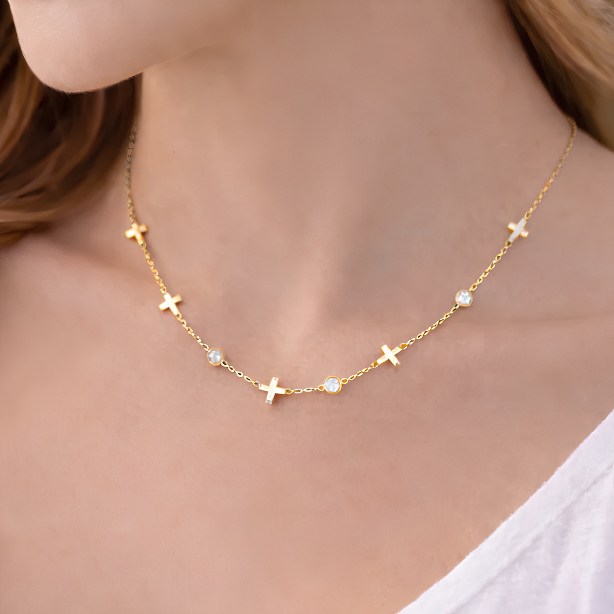 Collier croix avec strass en acier inoxydable Collier croix avec strass en acier inoxydable - Doré | Creabibenval