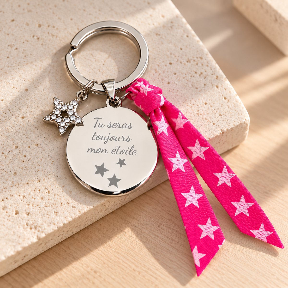 Porte-clés personnalisé médaille gravée cordon liberty étoile strass