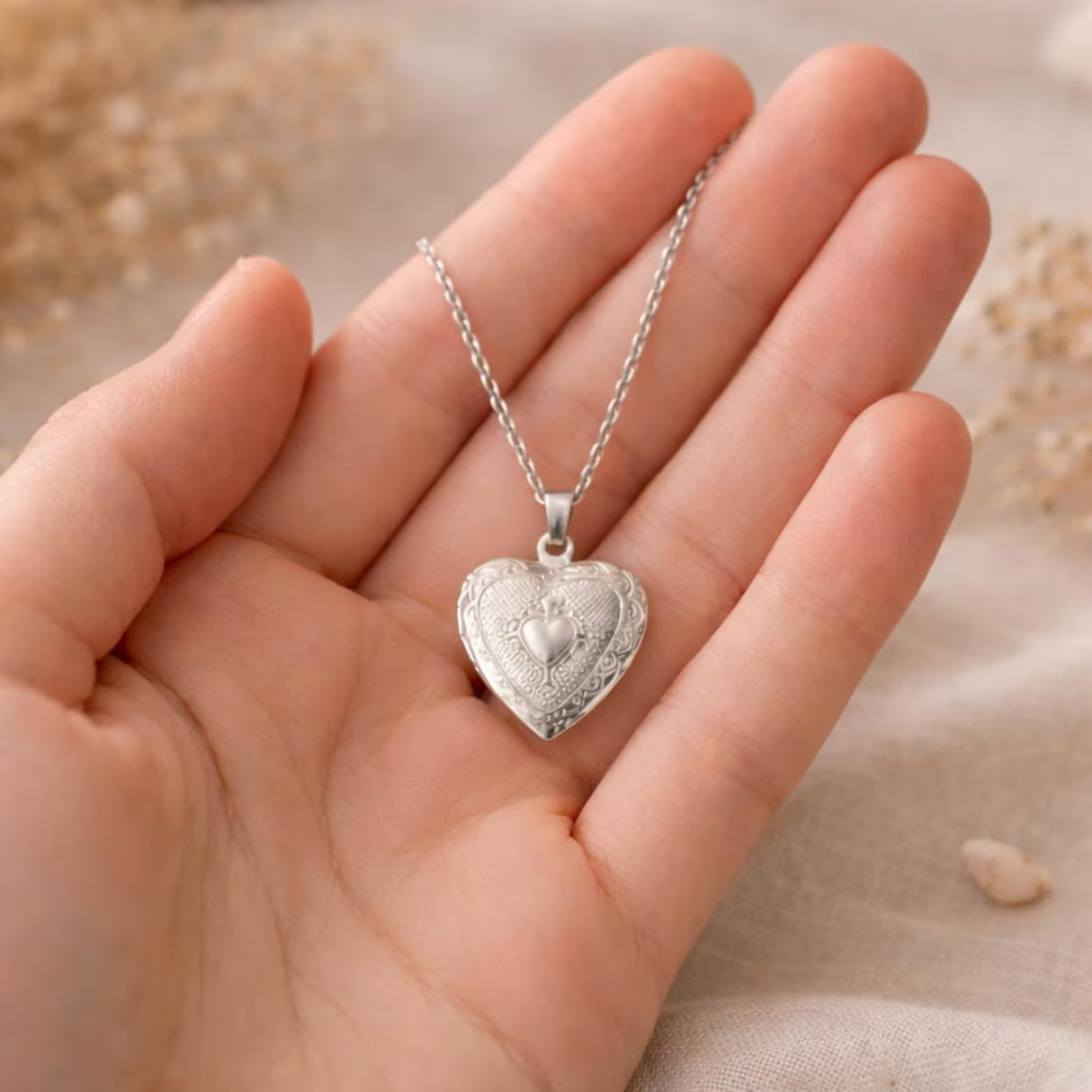 Collier photo personnalisé médaillon coeur motif gravé acier inoxydable Collier photo personnalisé médaillon coeur motif gravé acier inoxydable - Doré / Collier sans photo | Creabibenval