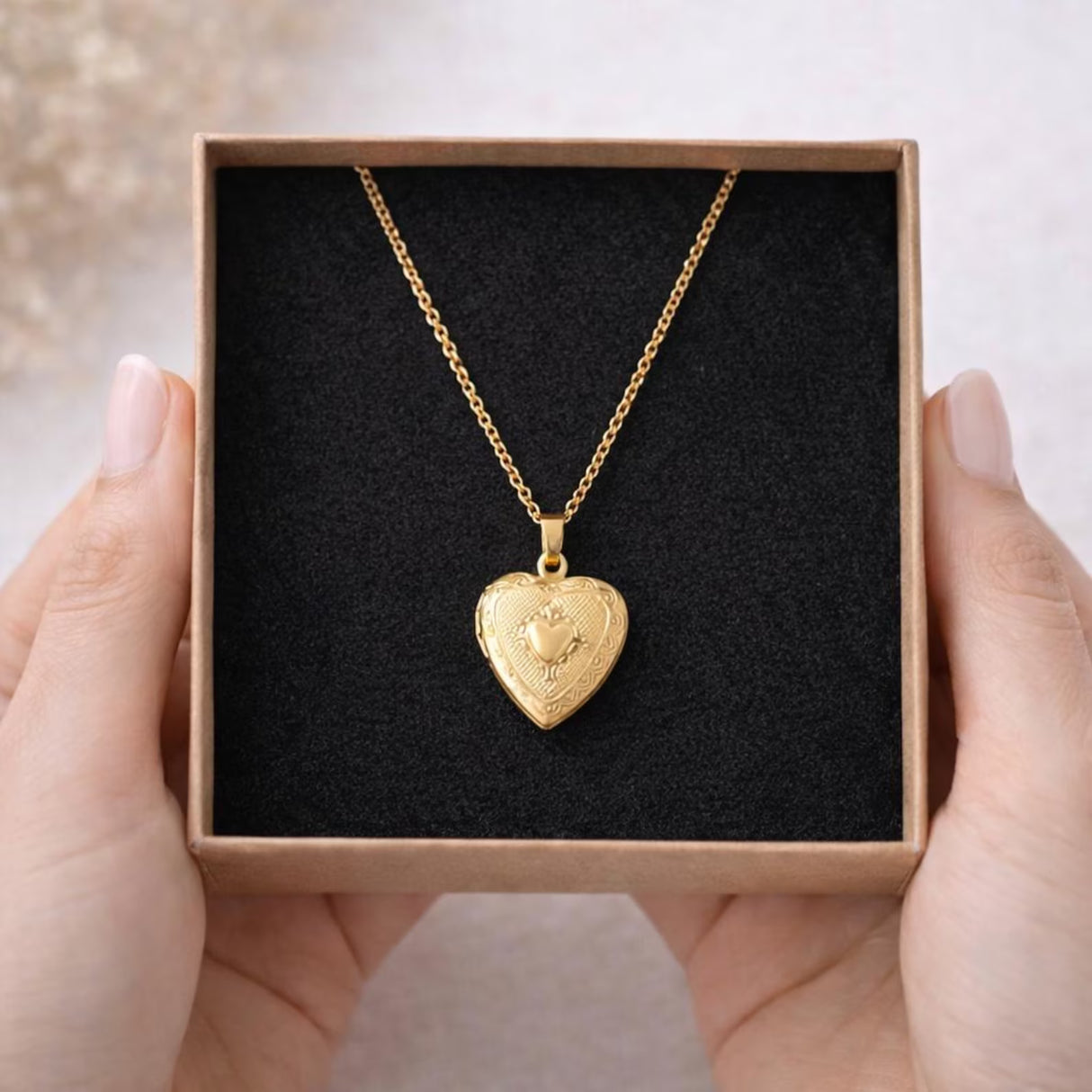 Collier photo personnalisé médaillon coeur motif gravé acier inoxydable Collier photo personnalisé médaillon coeur motif gravé acier inoxydable - Doré / Collier sans photo | Creabibenval