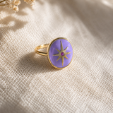 Bague fine avec un pièce ronde émaillé avec motif étoile et serti d'un strass en acier inoxydable