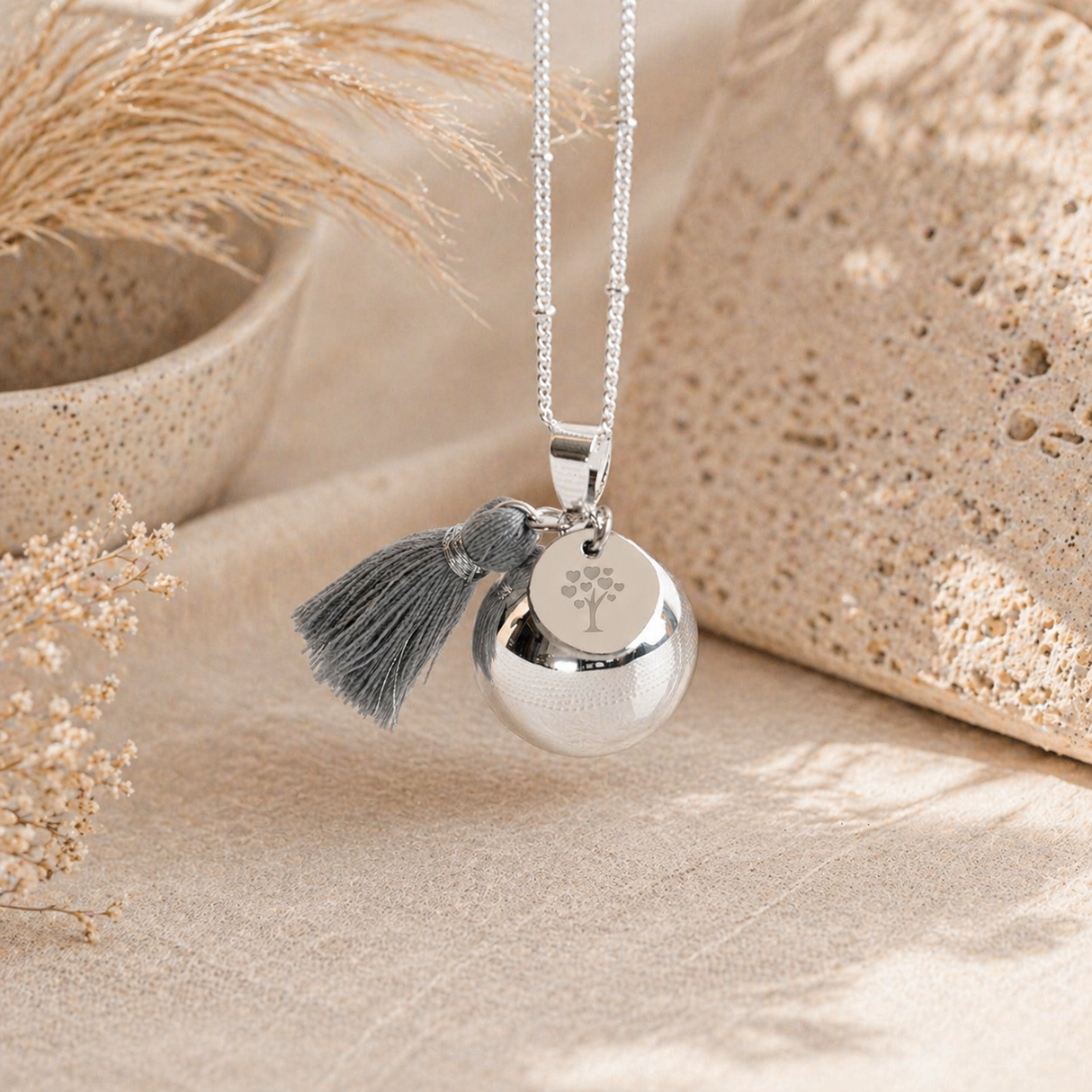 Bola de grossesse argenté lisse médaille à graver pompon