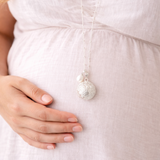 Bola de grossesse argenté motif fleur pendentif perle d'eau douce