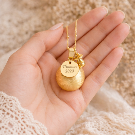 Bola de grossesse doré brossée médaille à graver tétine