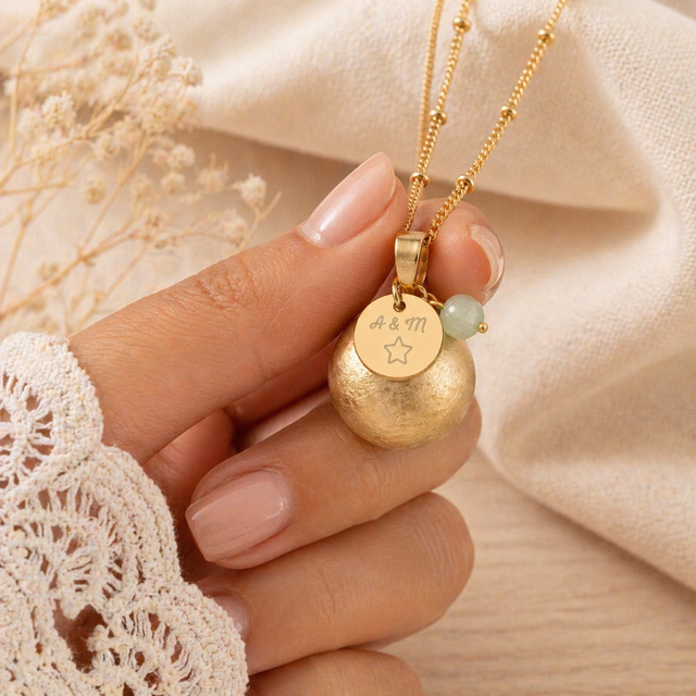 Bola de grossesse doré brossé médaille à graver perle aventurine