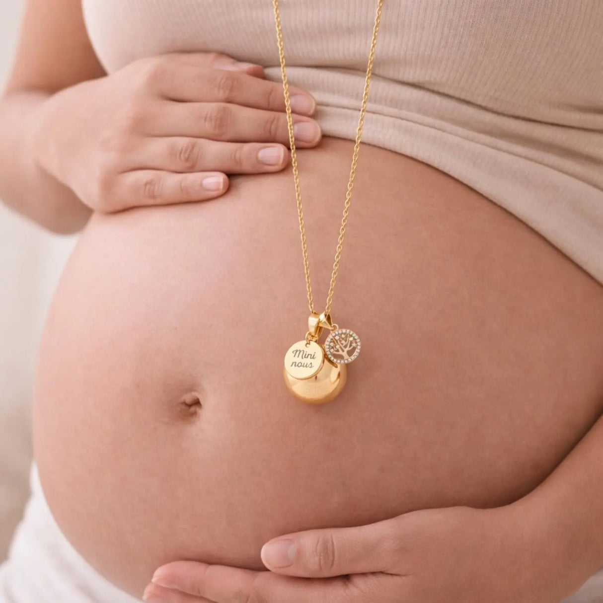 Bola de grossesse doré lisse médaille à graver arbre de vie strass