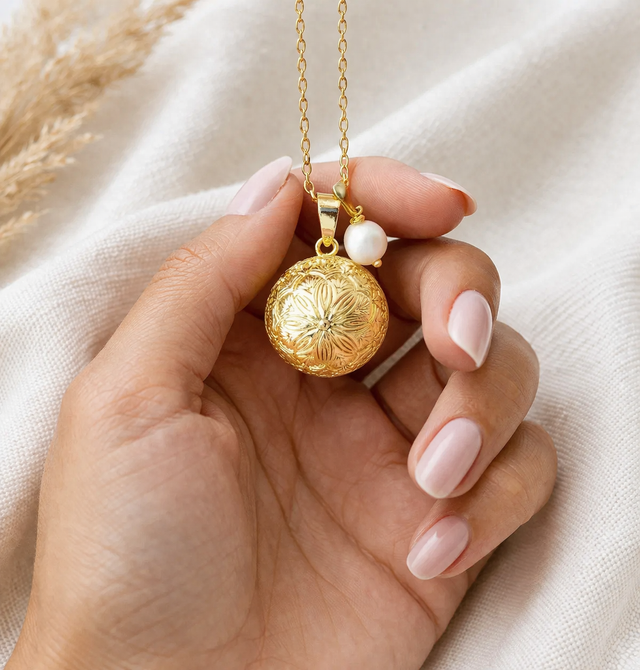 Bola de grossesse doré motif fleur pendentif perle d'eau douce