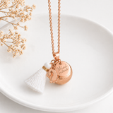 Bola de grossesse doré rosé brossé médaille à graver petit pieds pompon