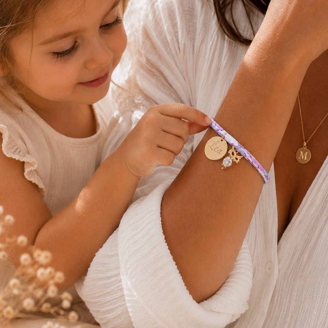 Bracelet Liberty personnalisé avec médaille gravée et pendentif hibou strass