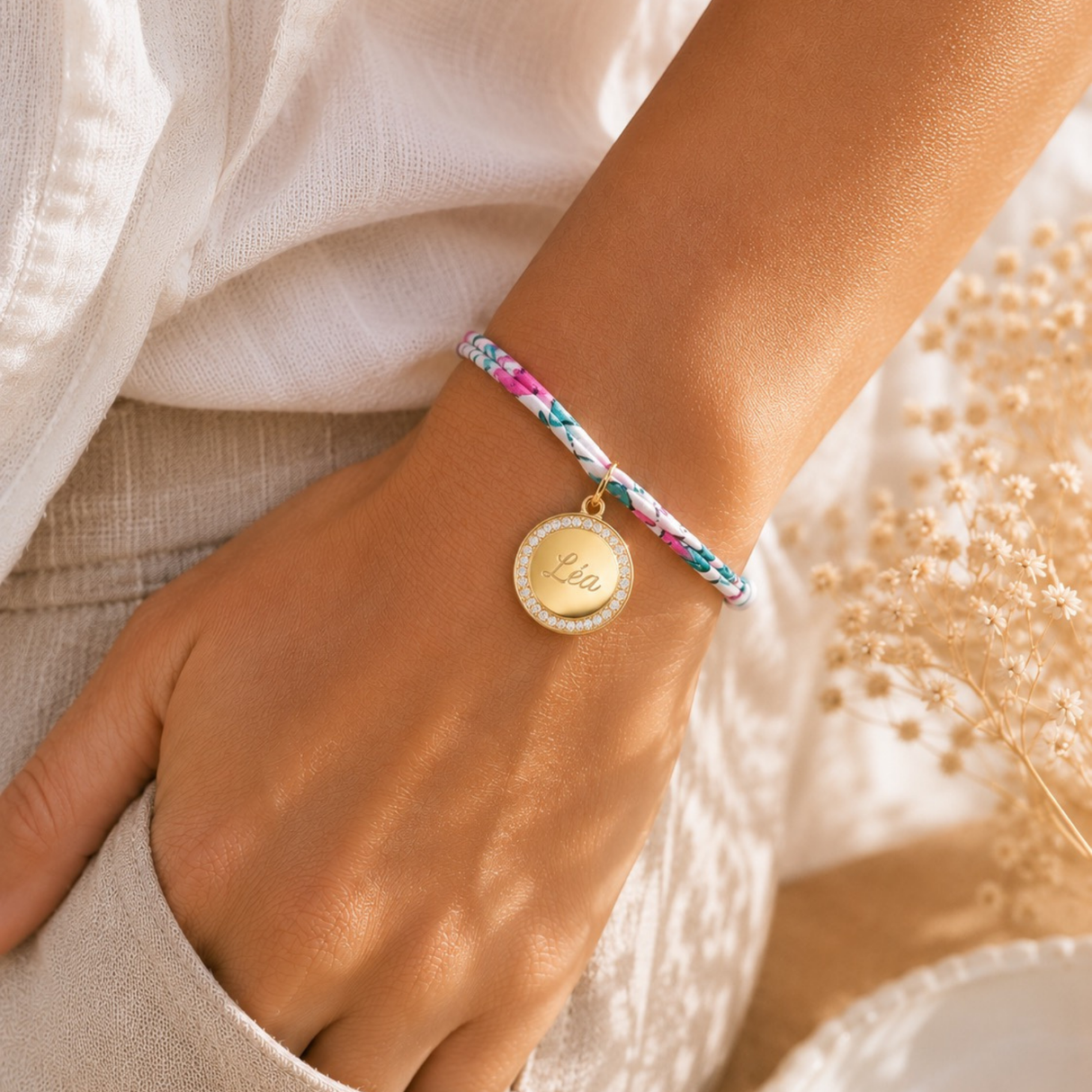 Bracelet Liberty personnalisé avec médaille gravée strass