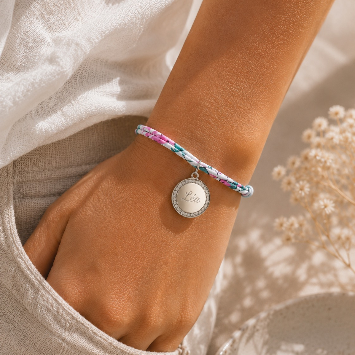 Bracelet Liberty personnalisé avec médaille gravée strass