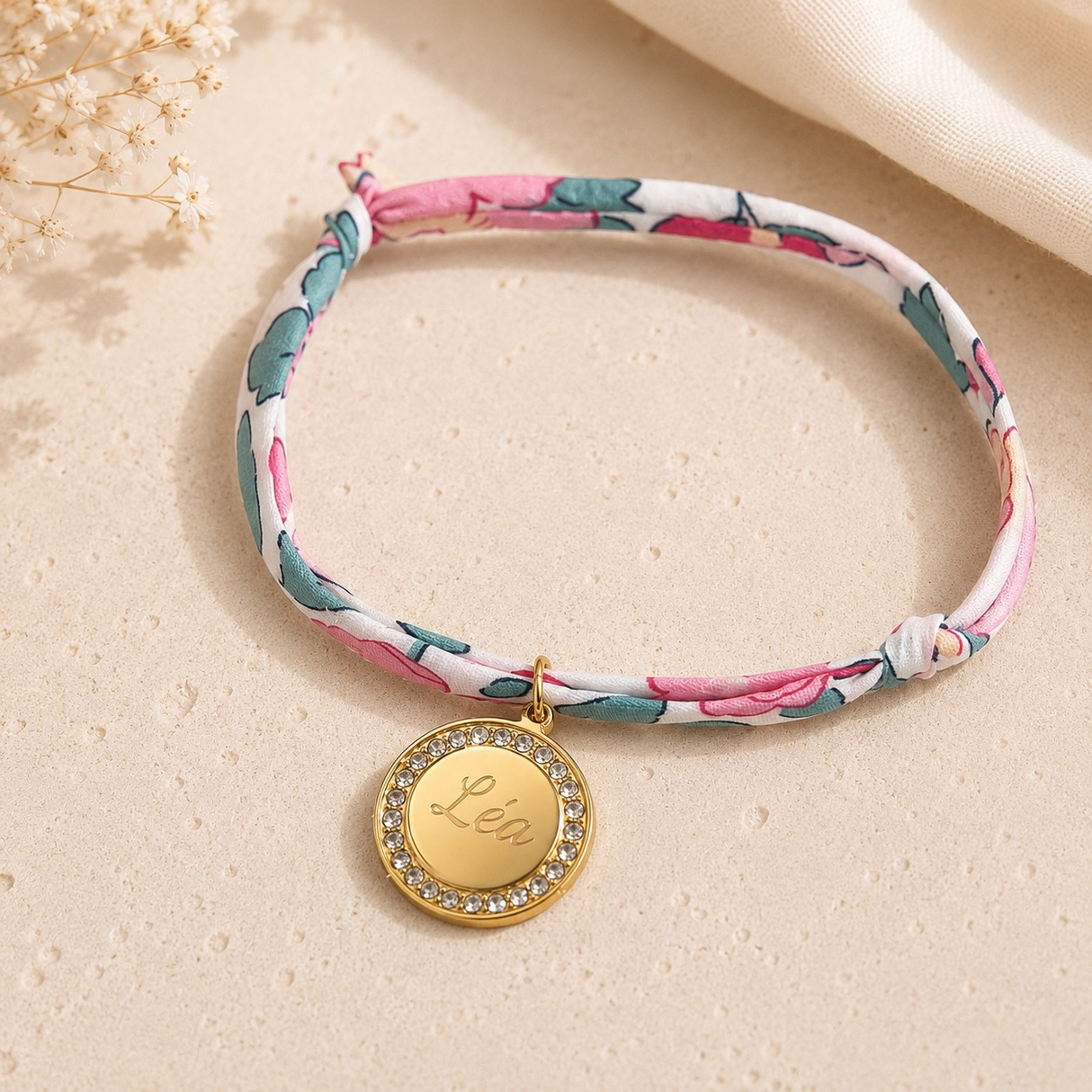 Bracelet Liberty personnalisé avec médaille gravée strass