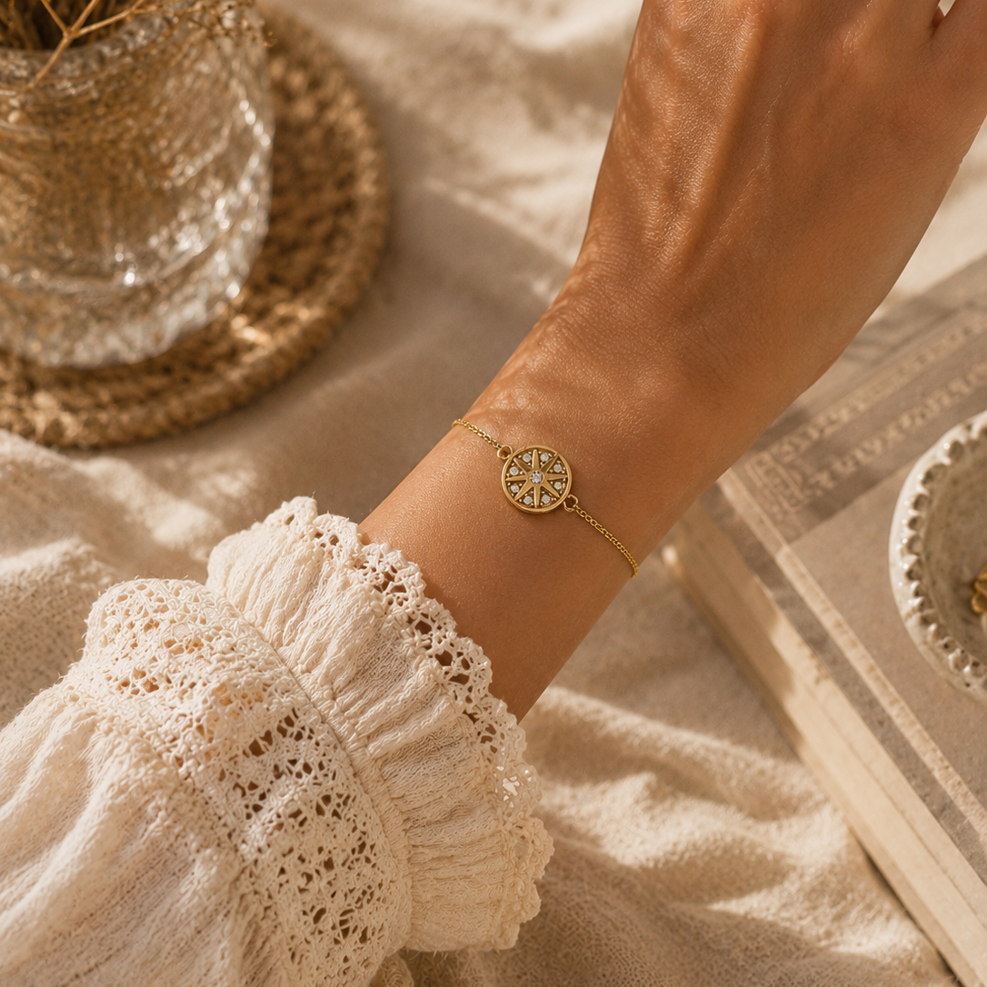 Bracelet avec médaille ronde ornée de strass en acier inoxydable