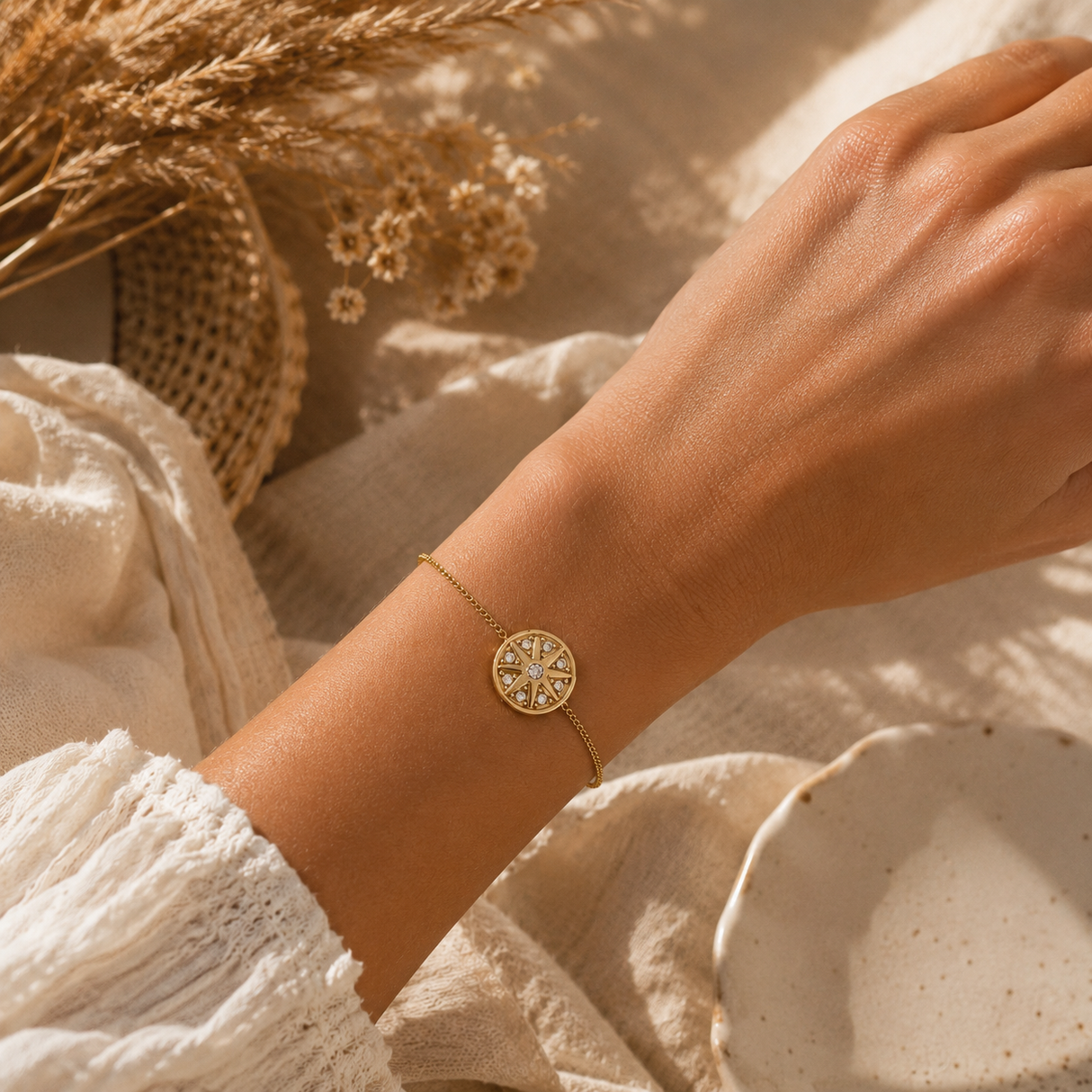 Bracelet avec médaille ronde ornée de strass en acier inoxydable