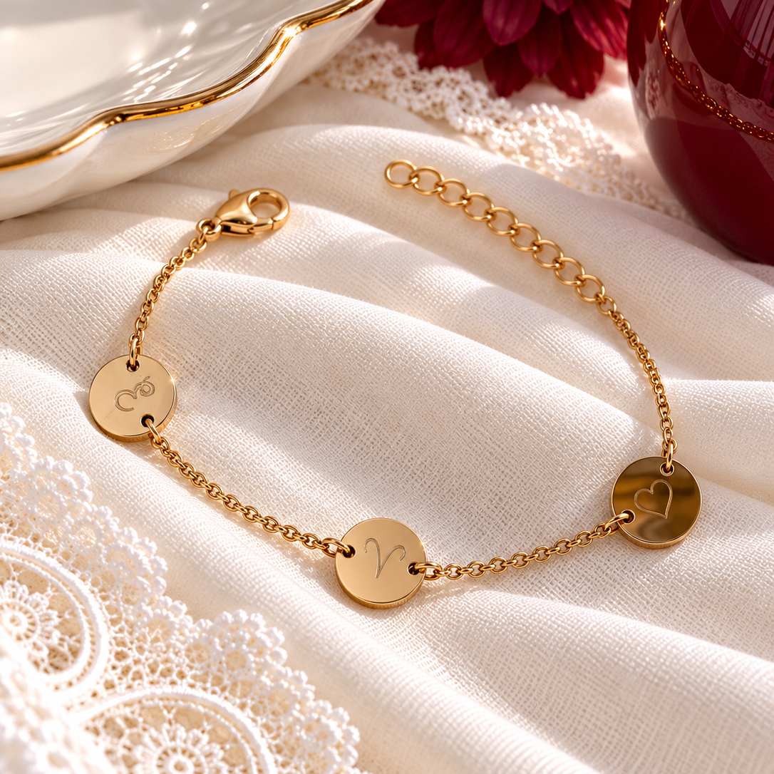 Bracelet lettre initiale personnalisé 3 médailles gravées