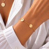 Bracelet lettre initiale personnalisé 3 médailles gravées