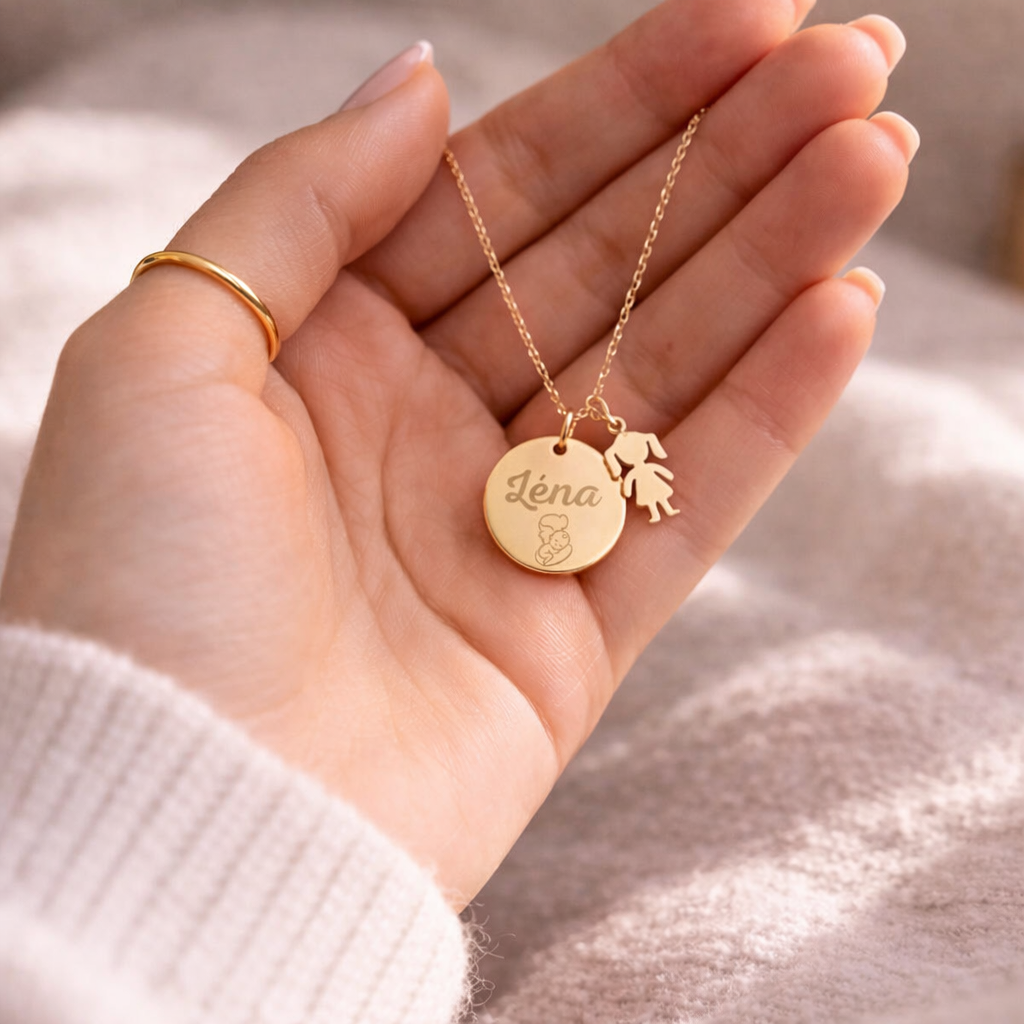 Collier personnalisé médaille gravée pendentif fille