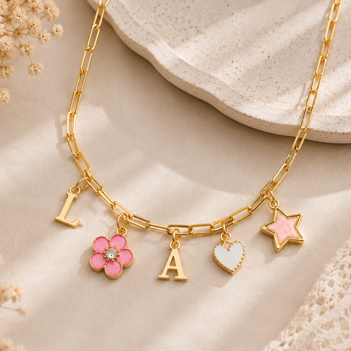 Collier Personnalisé à Charms – Initiales & Pendentifs au Choix