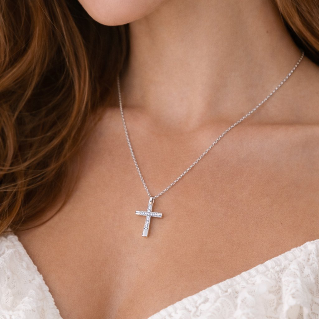 Collier croix sertie de strass en acier inoxydable